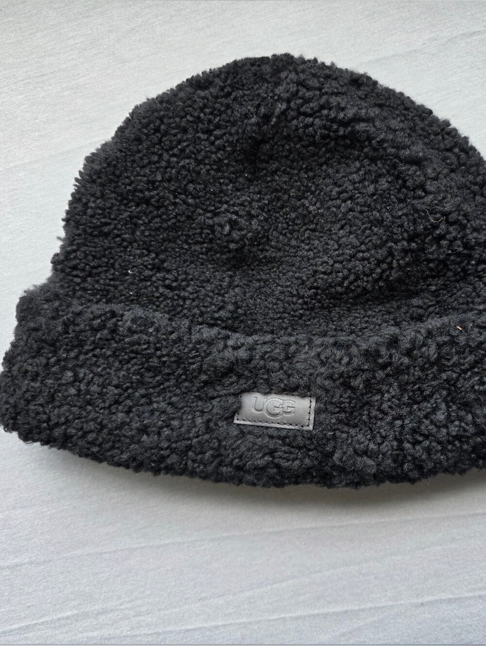 UGG NWOT Black Sherpa Teddy Fleece Hat P/M Logo Cozy Winter